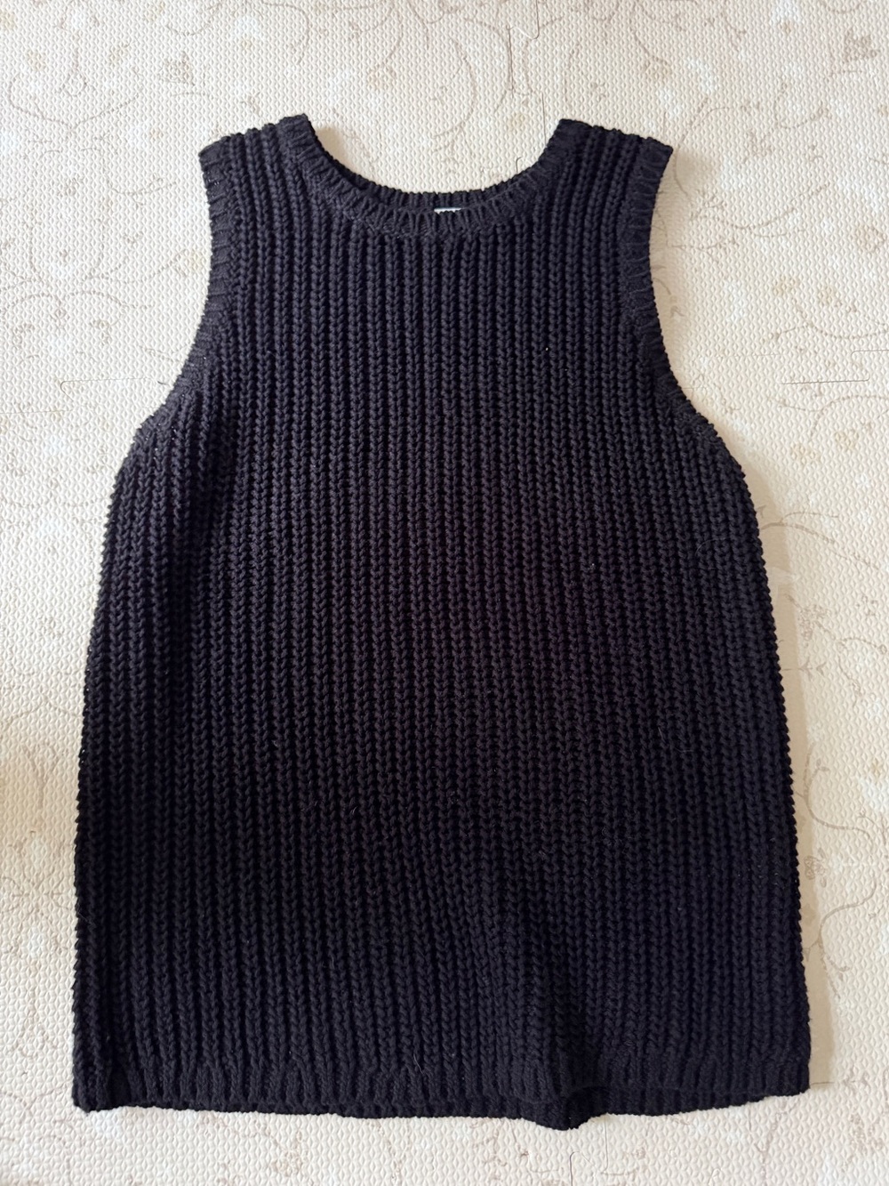 M Tall Old Navy sweater tank - black